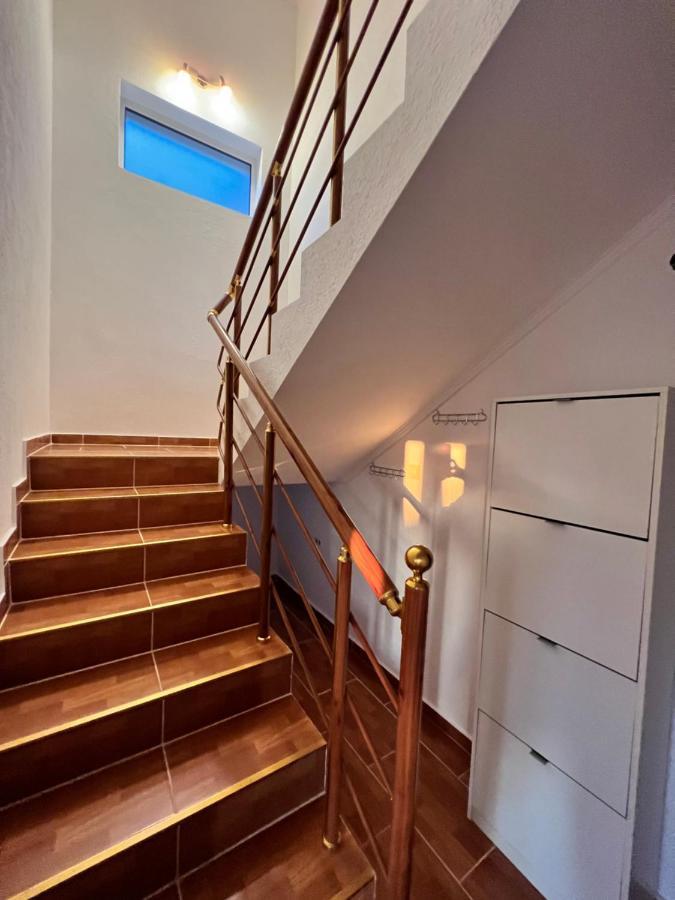 House With Pool And Sea View דירה